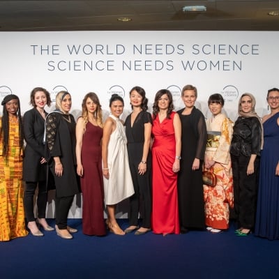 Les 15 jeunes femmes scientifiques les plus prometteuses de tous les pays où notre programme Jeunes Talents est actif.